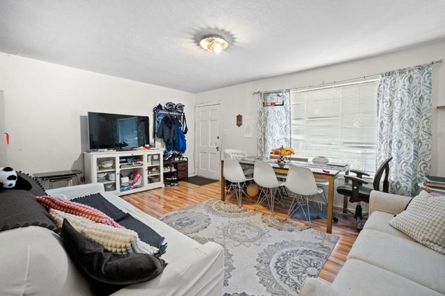 2066 Sterling Avenue, Menlo Park, CA 94025