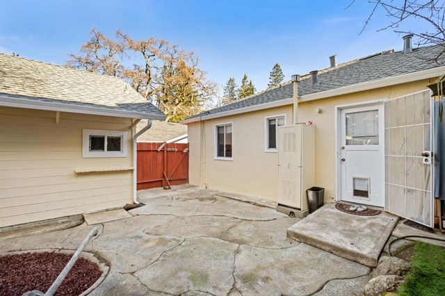 2066 Sterling Avenue, Menlo Park, CA 94025