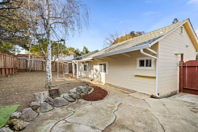 2066 Sterling Avenue, Menlo Park, CA 94025