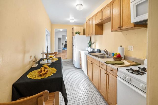 2066 Sterling Avenue, Menlo Park, CA 94025