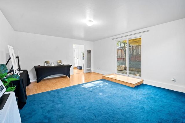 2066 Sterling Avenue, Menlo Park, CA 94025