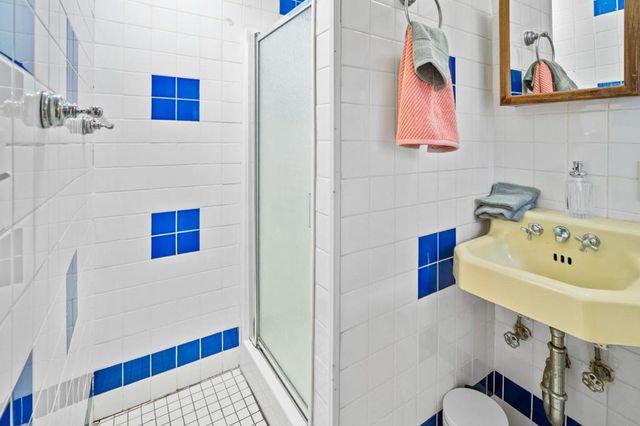 2066 Sterling Avenue, Menlo Park, CA 94025