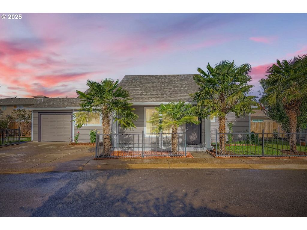 1215 DEL SOL Ct, Woodburn, OR 97071