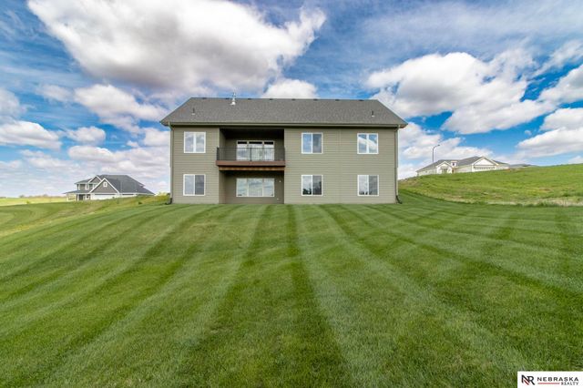 3000 Southern Hills Drive, Blair, NE 68008