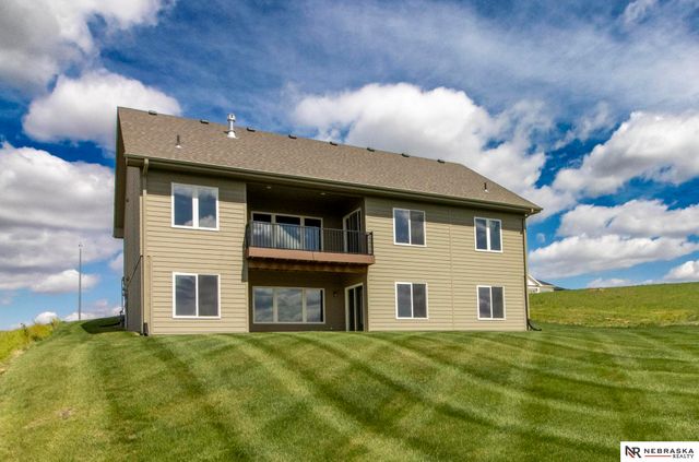 3000 Southern Hills Drive, Blair, NE 68008