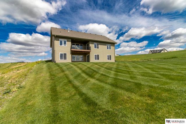 3000 Southern Hills Drive, Blair, NE 68008