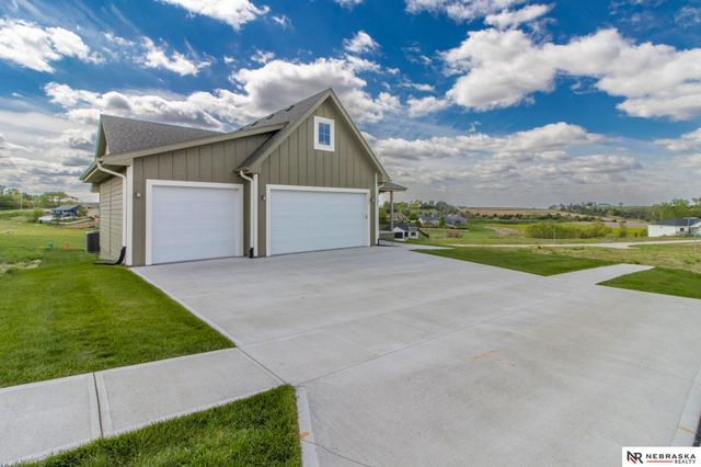 3000 Southern Hills Drive, Blair, NE 68008
