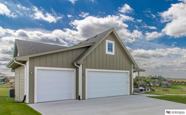 3000 Southern Hills Drive, Blair, NE 68008
