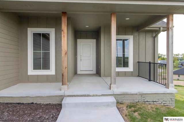 3000 Southern Hills Drive, Blair, NE 68008