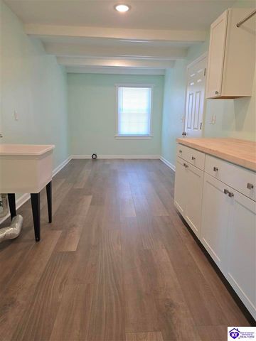 526 Pear Orchard Rd NW, Elizabethtown, KY 42701