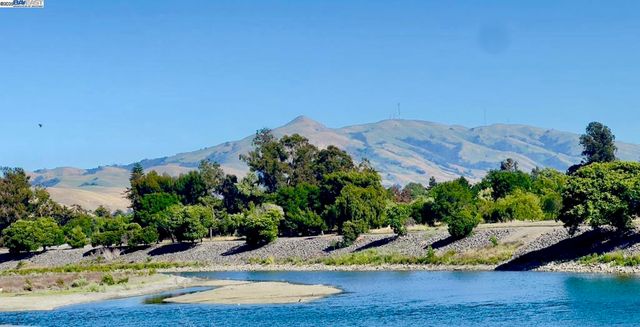 37230 2nd St, Fremont, CA 94536