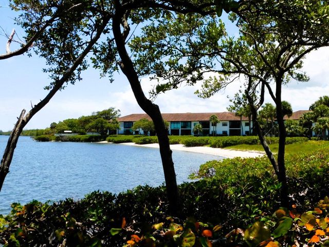 6062 SE Landing Way 2, Stuart, FL 34997