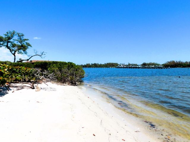 6062 SE Landing Way 2, Stuart, FL 34997