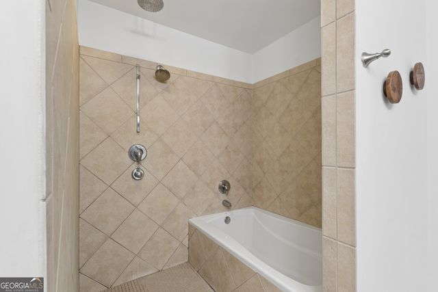 1260 Van Allen Mews NW, Atlanta, GA 30318