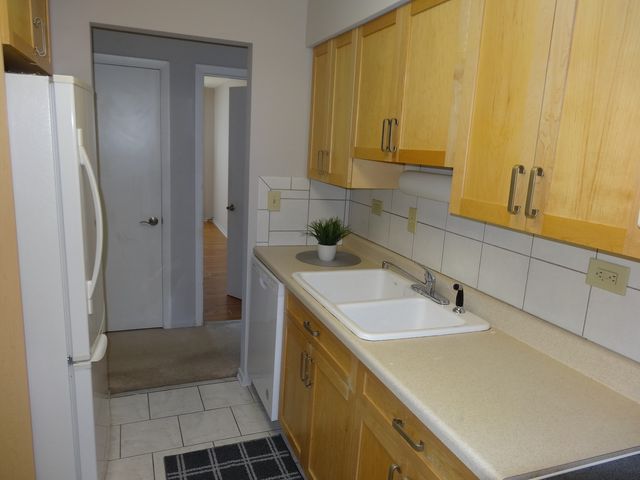828 E Old Willow Road 109, Prospect Heights, IL 60070