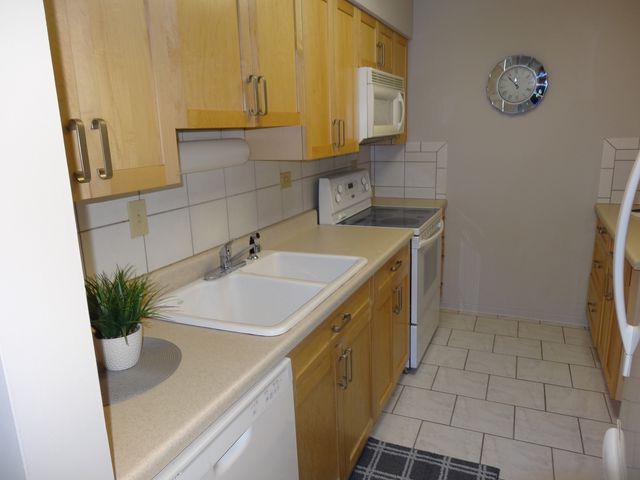 828 E Old Willow Road 109, Prospect Heights, IL 60070