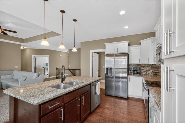 5008 NE Ledgestone Drive, Ankeny, IA 50021