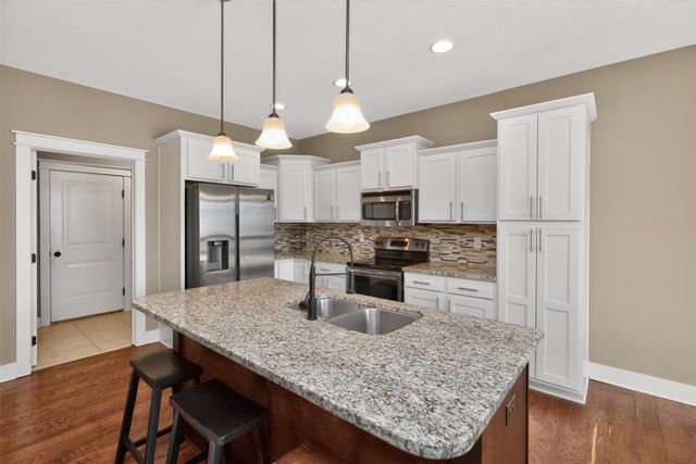 5008 NE Ledgestone Drive, Ankeny, IA 50021