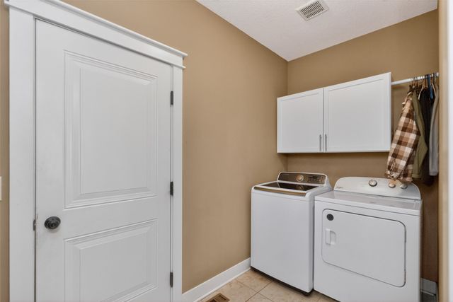 5008 NE Ledgestone Drive, Ankeny, IA 50021