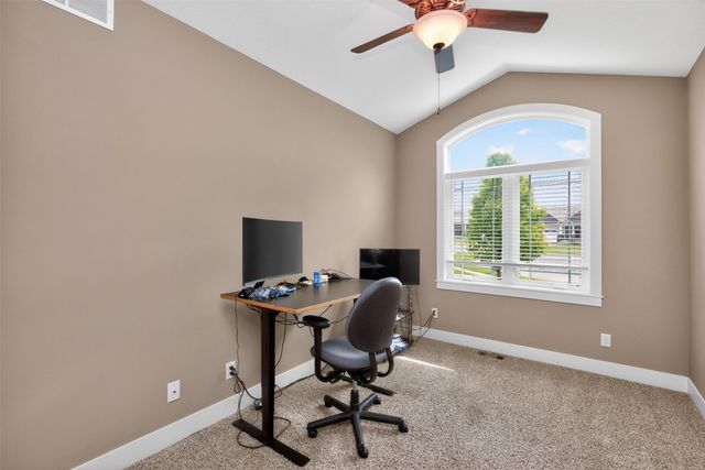 5008 NE Ledgestone Drive, Ankeny, IA 50021
