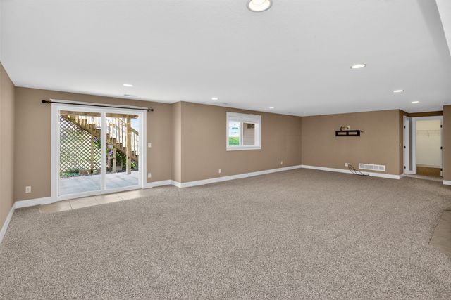 5008 NE Ledgestone Drive, Ankeny, IA 50021