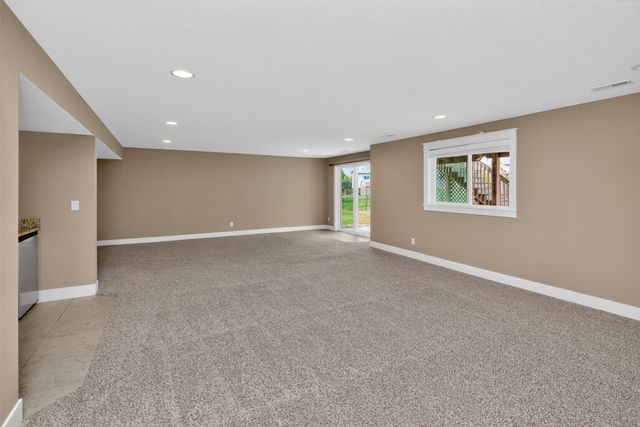 5008 NE Ledgestone Drive, Ankeny, IA 50021
