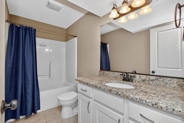 5008 NE Ledgestone Drive, Ankeny, IA 50021