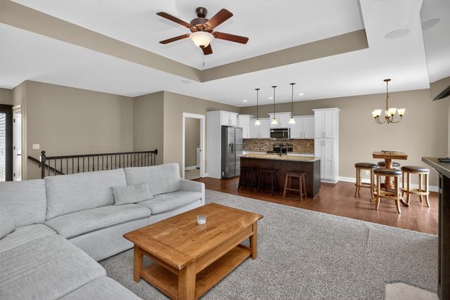 5008 NE Ledgestone Drive, Ankeny, IA 50021