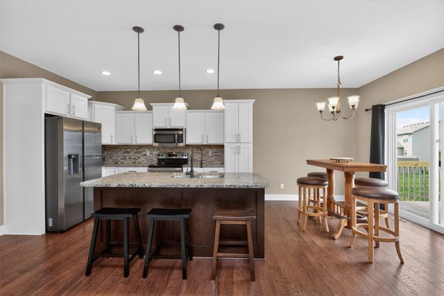 5008 NE Ledgestone Drive, Ankeny, IA 50021