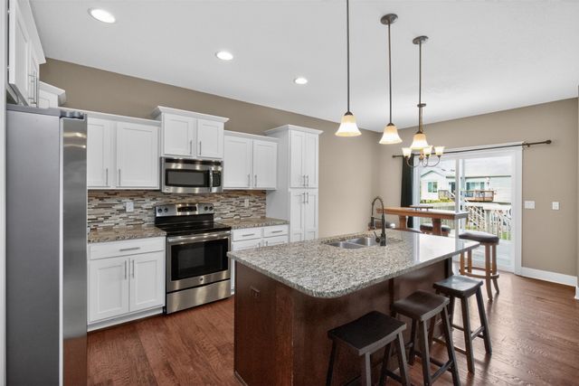 5008 NE Ledgestone Drive, Ankeny, IA 50021