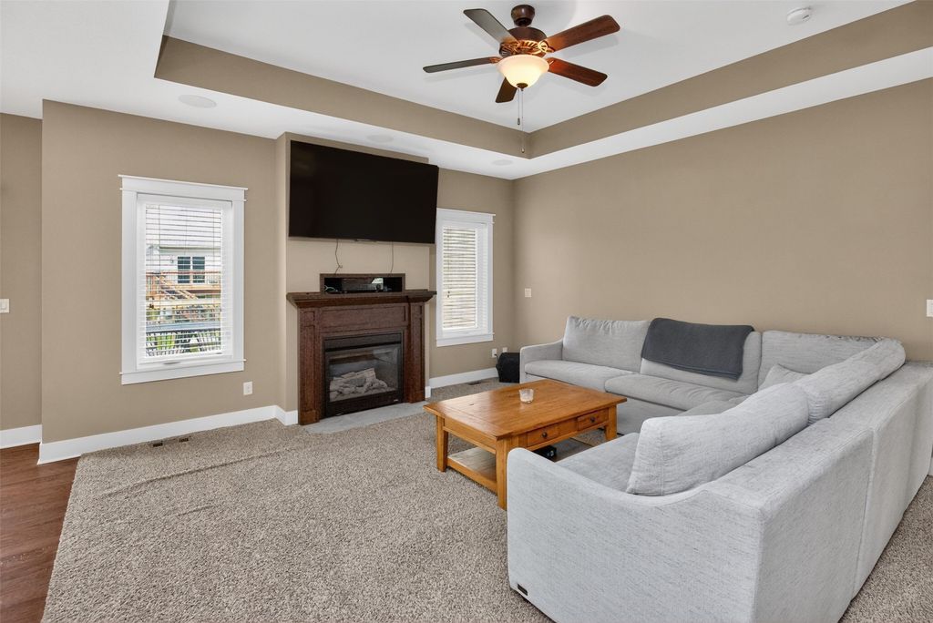 5008 NE Ledgestone Drive, Ankeny, IA 50021