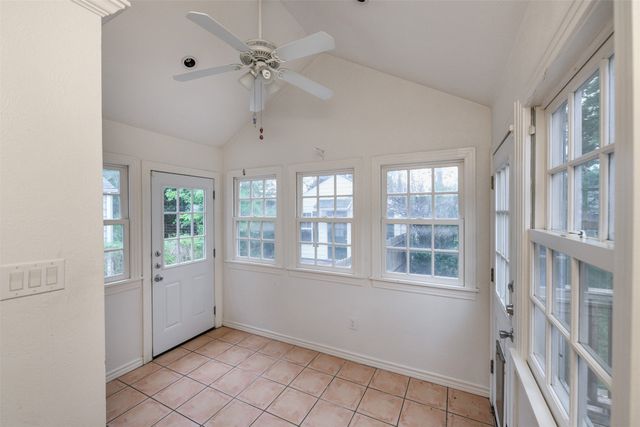 4421 Calmont Avenue, Fort Worth, TX 76107