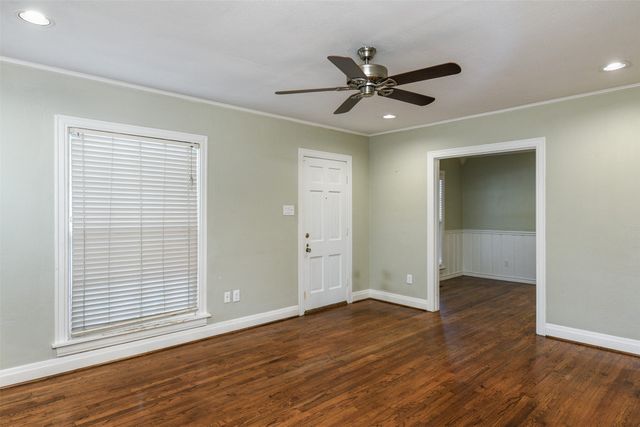 4421 Calmont Avenue, Fort Worth, TX 76107