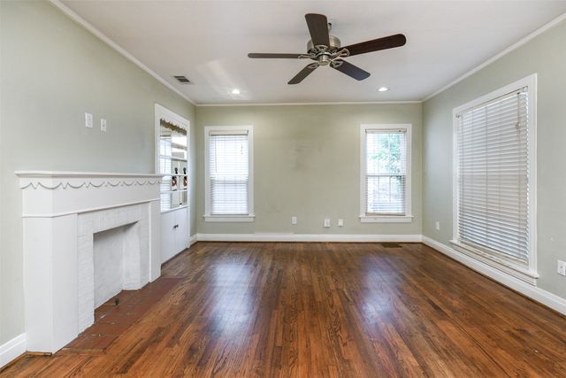 4421 Calmont Avenue, Fort Worth, TX 76107