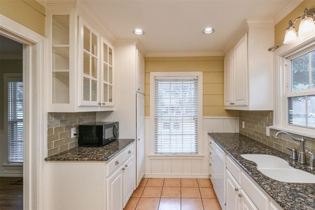 4421 Calmont Avenue, Fort Worth, TX 76107
