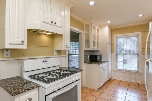 4421 Calmont Avenue, Fort Worth, TX 76107