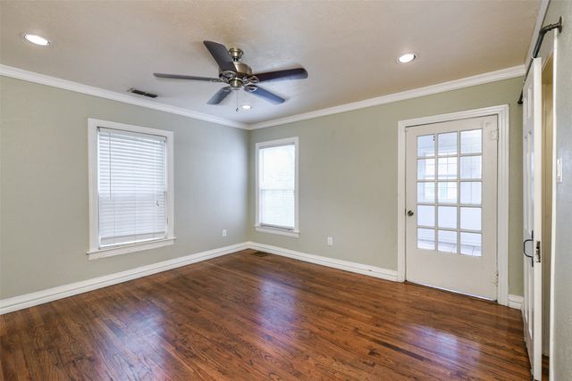 4421 Calmont Avenue, Fort Worth, TX 76107