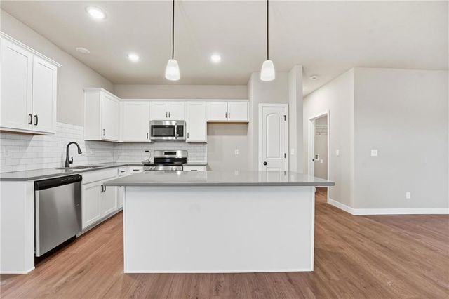 12427 S Redwood Street, Lee's Summit, MO 64086
