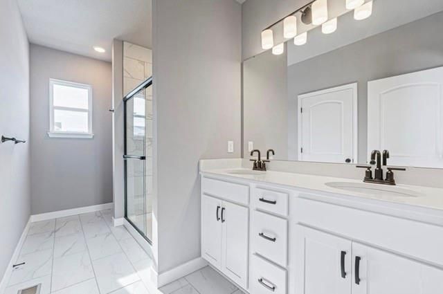 12427 S Redwood Street, Lee's Summit, MO 64086