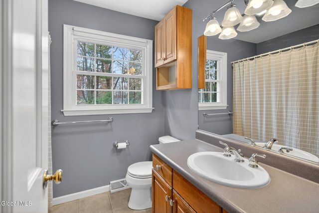 17 Tamarack Lane, Colonie, NY 12309