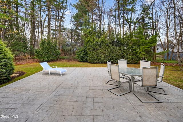 17 Tamarack Lane, Colonie, NY 12309