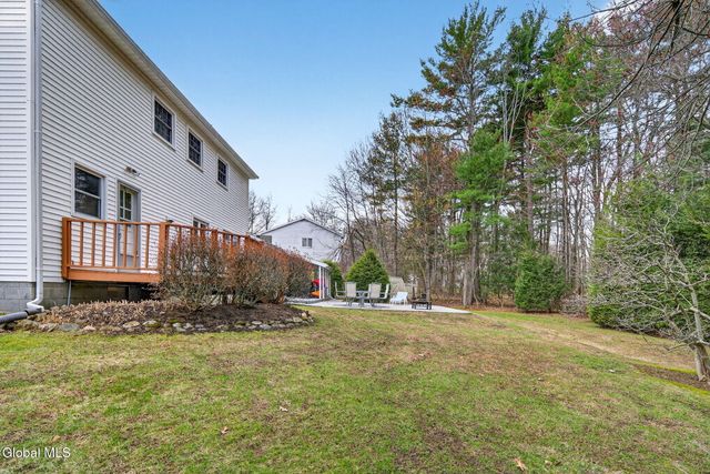 17 Tamarack Lane, Colonie, NY 12309