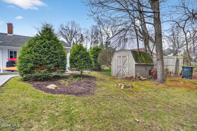 17 Tamarack Lane, Colonie, NY 12309