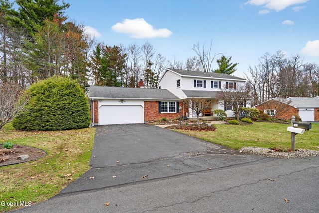 17 Tamarack Lane, Colonie, NY 12309