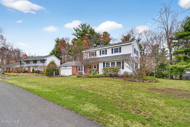 17 Tamarack Lane, Colonie, NY 12309
