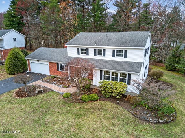 17 Tamarack Lane, Colonie, NY 12309