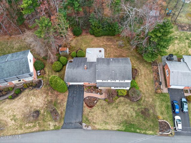 17 Tamarack Lane, Colonie, NY 12309