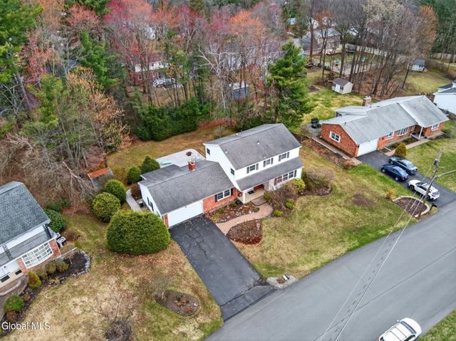 17 Tamarack Lane, Colonie, NY 12309