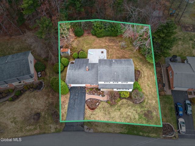 17 Tamarack Lane, Colonie, NY 12309