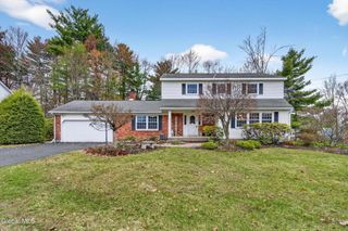 17 Tamarack Lane, Colonie, NY 12309